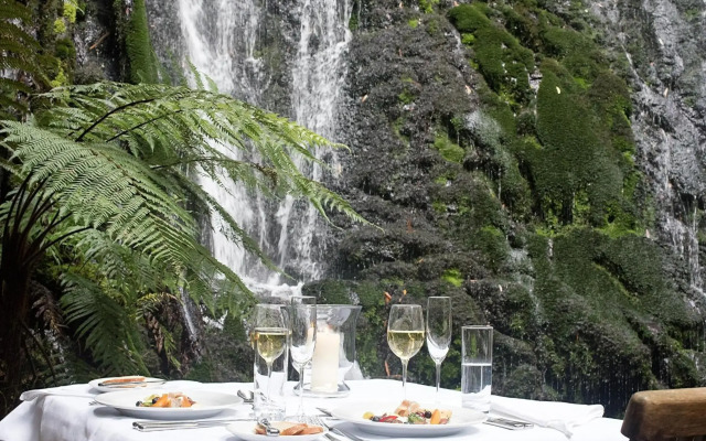 Treetops Lodge & Estate