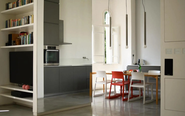 Modern and Bright 3BR apartment with 2 Balconies