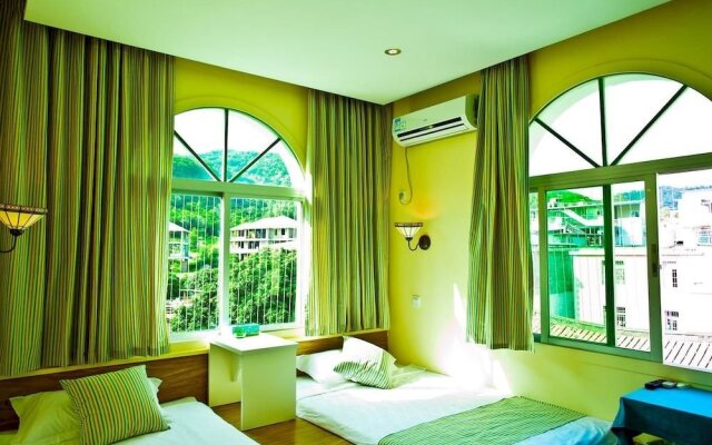 Chuxia Holiday Inn