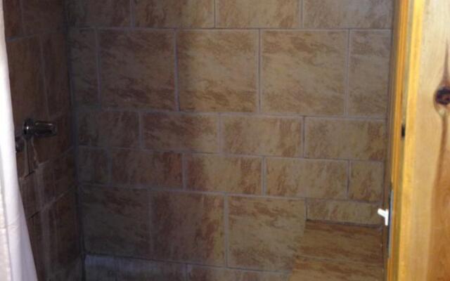 Cabins4Less - Sleeps 1 Only