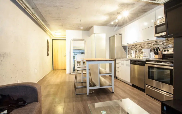 Pinnacle Suites - Chic Downtown Loft