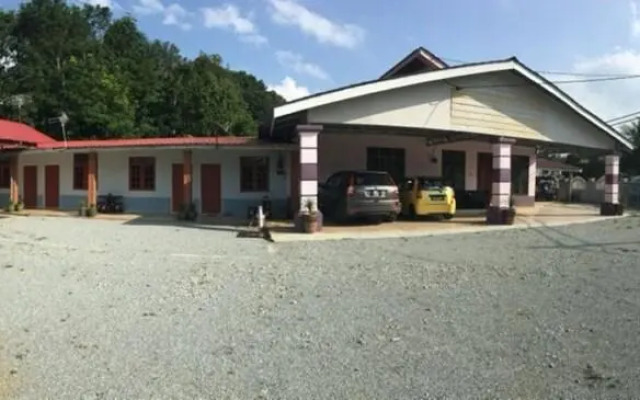 Merkang Guesthouse Pasir Puteh by OYO