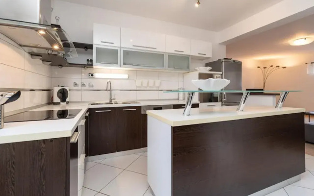Villa S