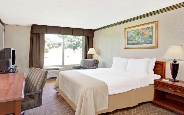 Days Inn by Wyndham Forrest City