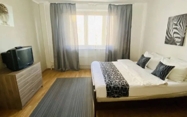 Good Afternoon on avenue Flotskij, bld. 1