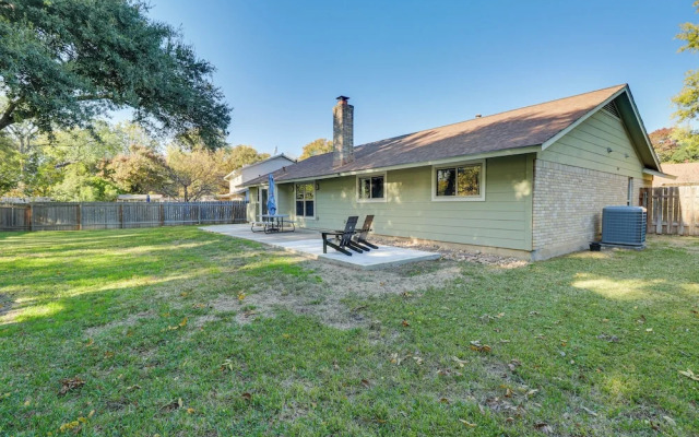 Texas Retreat w/ Patio, Fireplace & Fenced-in Yard