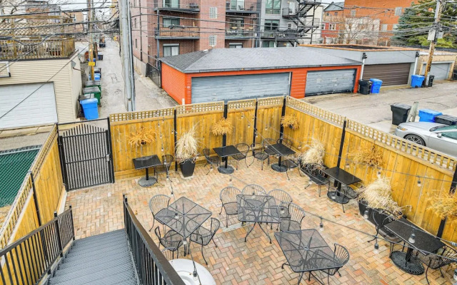 5 Mi to Dtwn: Ukrainian Village Apartment!