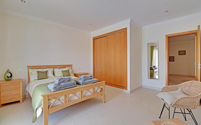 Casa do Pomar by Portucasa