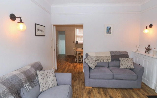 The English School, Flat 2