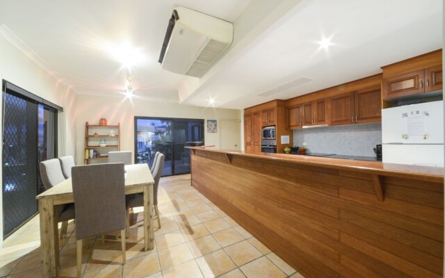 Airlie Harbour Apartment - Airlie Beach