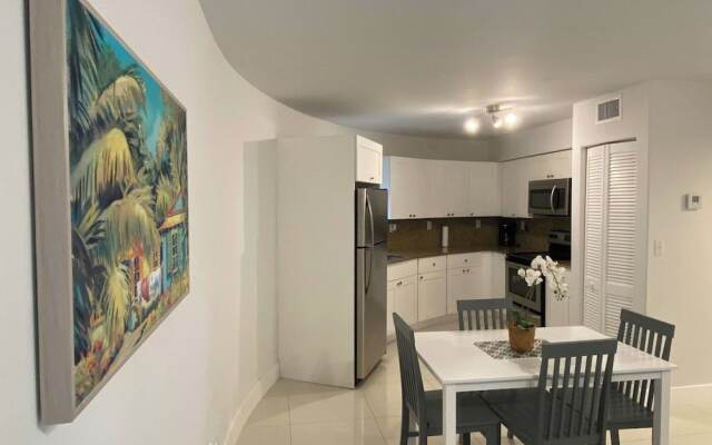 Little Habana Aparts close to Calle 8