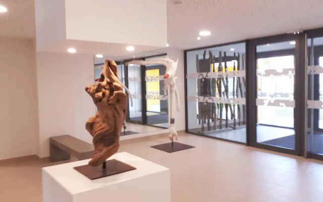 T2 avec balcon tout équipé 300m marché central