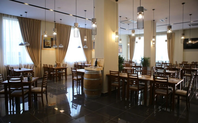 Twin Towers Hotel