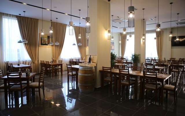 Twin Towers Hotel