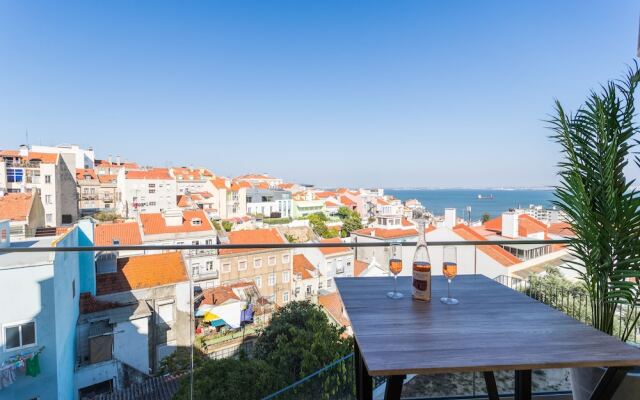 Alfama Lounge Three-Bedroom Apartment w/ River View and Parking - by LU Holidays