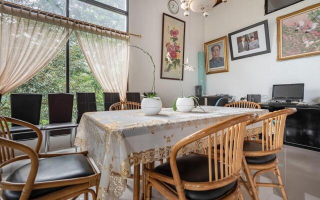 RedDoorz @ Mega Indah Villa Estate G16