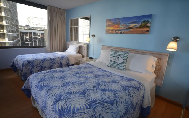 Waikiki Banyan #T1-910 by RedAwning