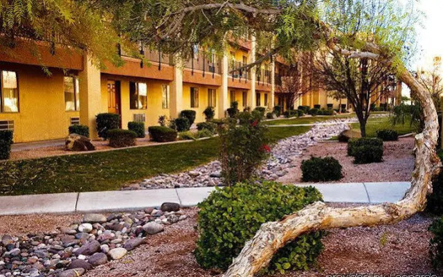 Emerald Suites South