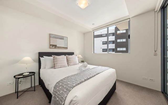 Chic West End Stay With Gym & Pool Access – Guest Rooms – Brisbane