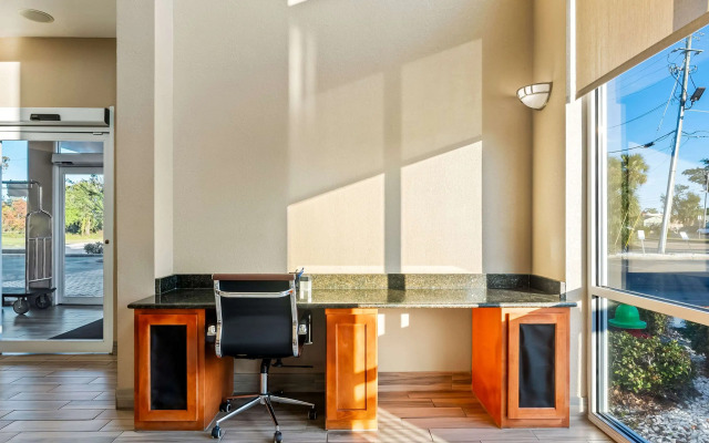 Comfort Inn & Suites