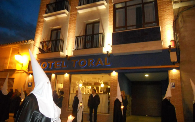 Hotel Toral