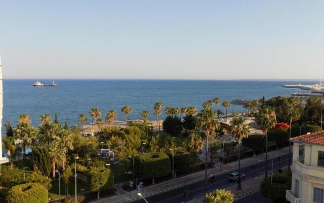 2b Boutique Seafront Apartment Olympic Beach