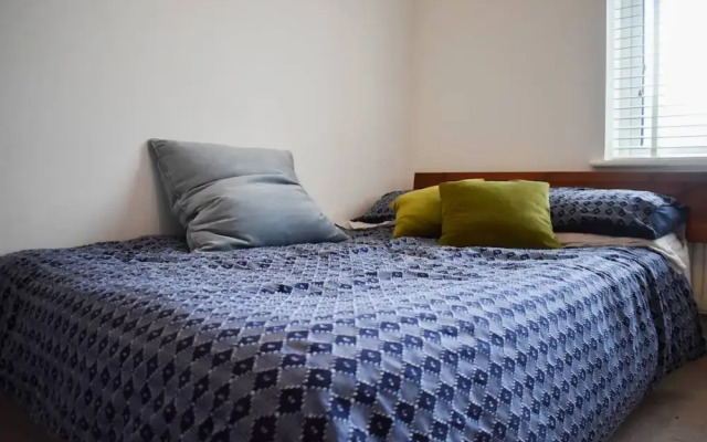 Stylish 2 Bedroom House Next to Brighton Station