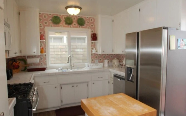 Belvue Lane 68129 by RedAwning