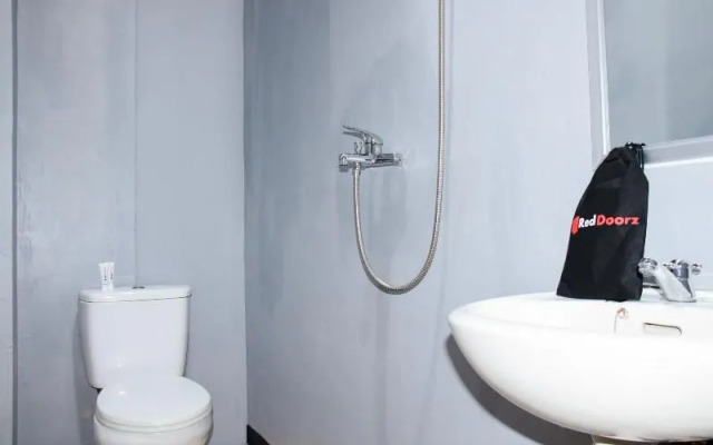 RedDoorz Plus Near Mall Kelapa Gading