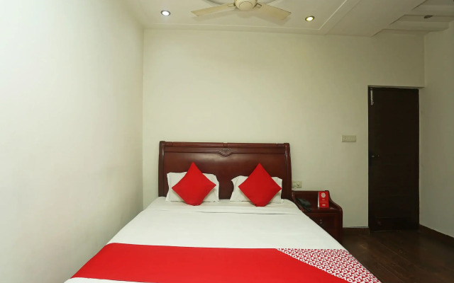 OYO 18429 Hotel Sai President