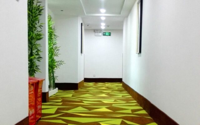 Vatica Guangdong Shenzhen Longhua Qinghu Metro Station Hotel