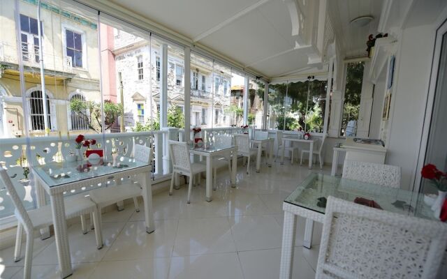 White Palace Otel