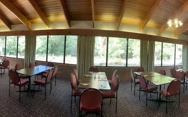 Kingswood Motel & Apartments