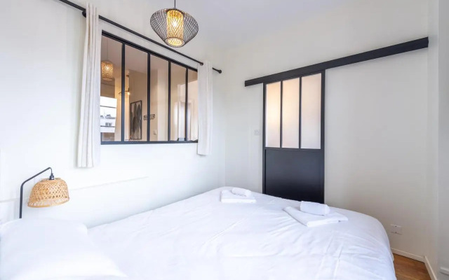 Pretty 2 rooms in the city center