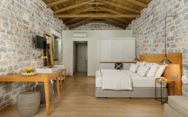 Trapela Limeni Luxury Suites