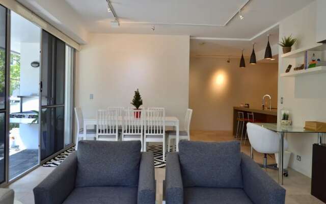 Luxurious 3 Bedroom Apartment With Parking Near CBD