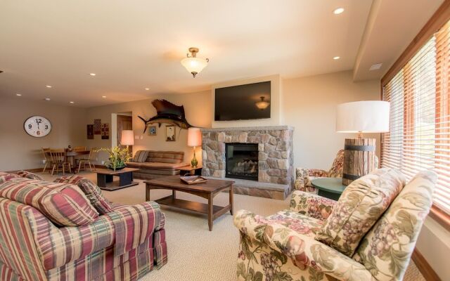Endless Summers ~ Fabulous oasis with a designer’s touch!