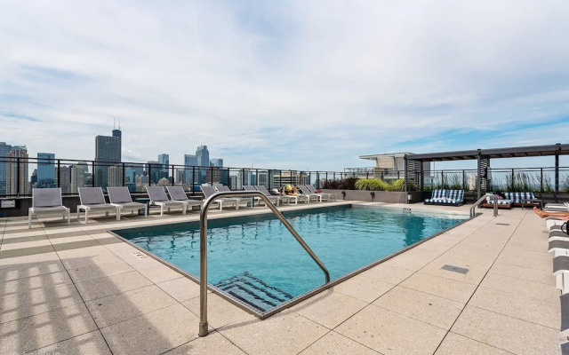 Mag Mile Retreat Stunning Views High-end 2BR