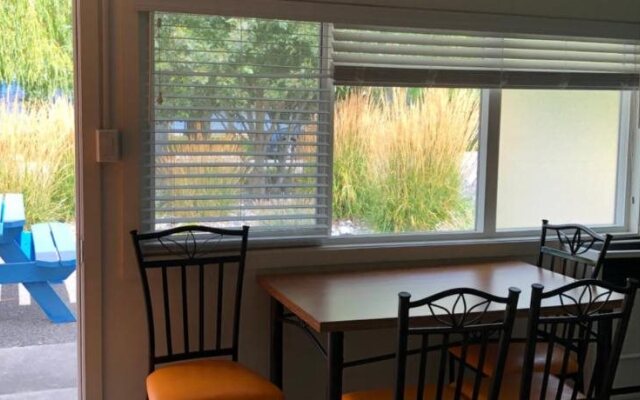 Holiday Beach Resort Motel