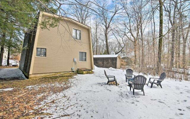 Tobyhanna Cabin w/ Deck, Community Pool & Golf!