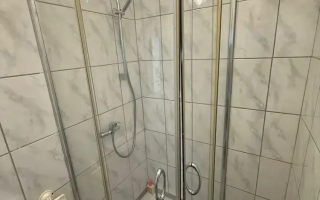 Simple 2BR Near Westbahnhof Station