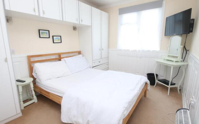 16B Medmerry Park 2 Bedroom Chalet