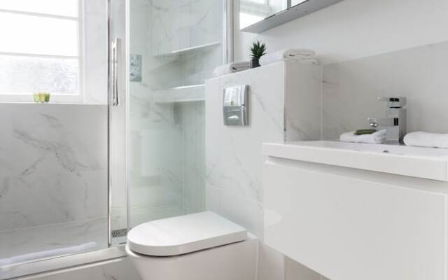 Modern 1BR Top Floor Apartment In Paddington