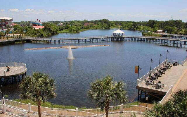 Laketown Wharf by Emerald View Resorts