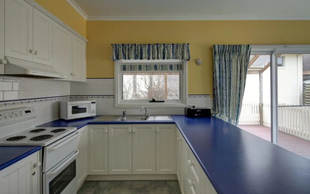 Beach Breeze Apartment