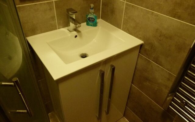 SS Property Hub - City of London Studio Apartment 13