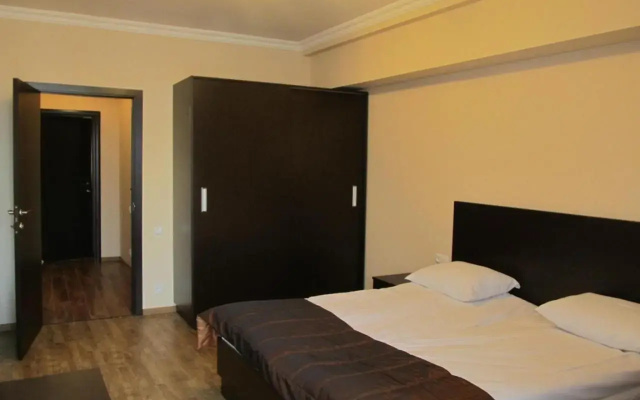 Yeznik Koghbatsi - Amiryan crossroads 2 bedroom Comfortable apartment with Balcony KO333