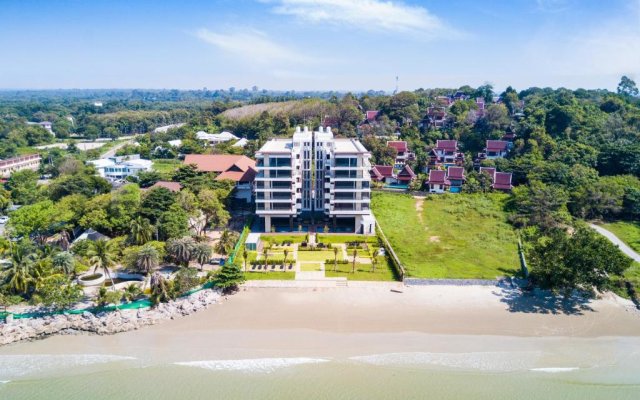 Escape Condominiums Beachfront Suites - Mae Phim