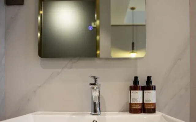 Chonpines Hotel (Daqing West Railway Station Wanda Plaza Branch)