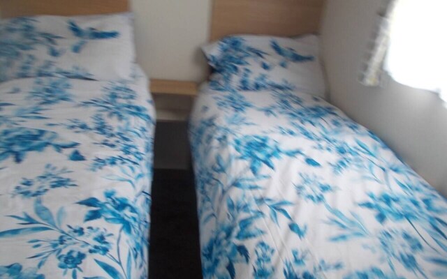 3 bed Caravan Abergel